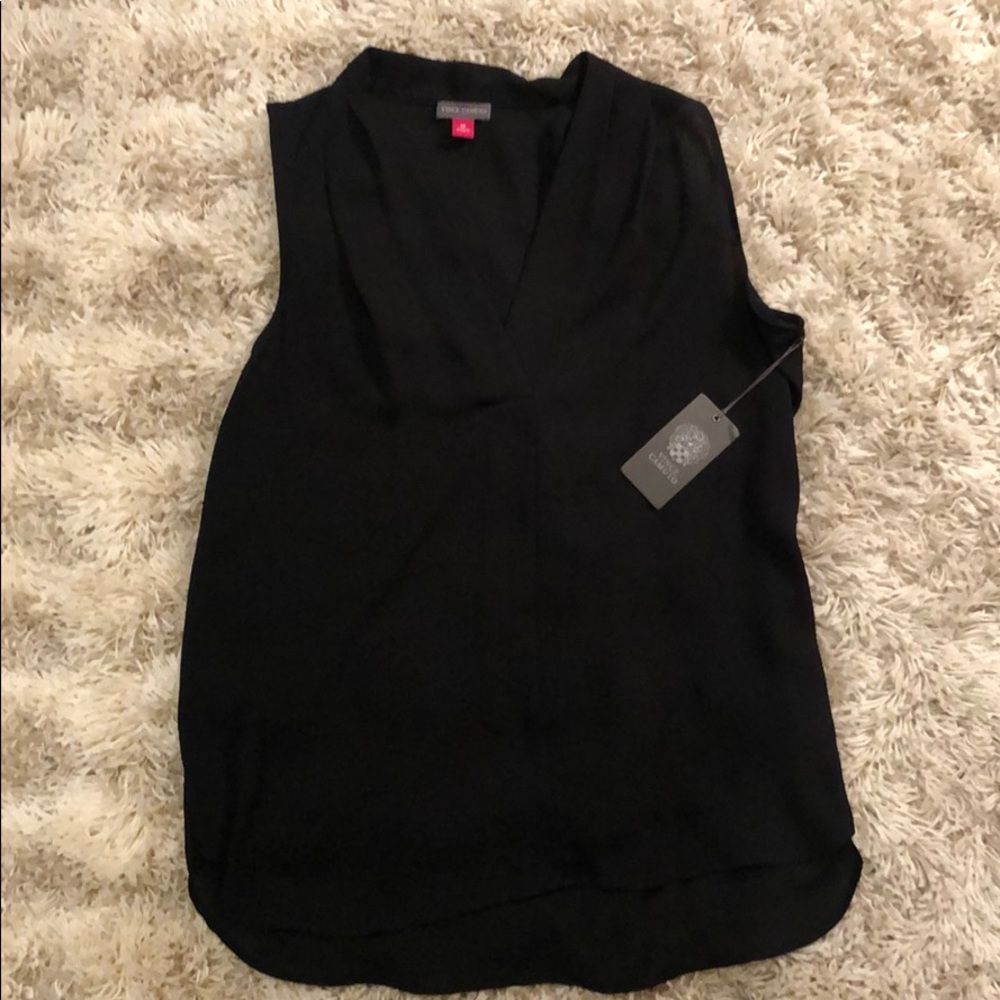 V-neck swingy Vince Camuto blouse - NWT